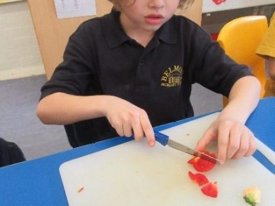 Y2_Food___Making_Pizza